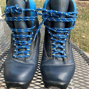 Merrell NNN Strata Thinsulate cross-country ski boots in blue leather (women’s 8